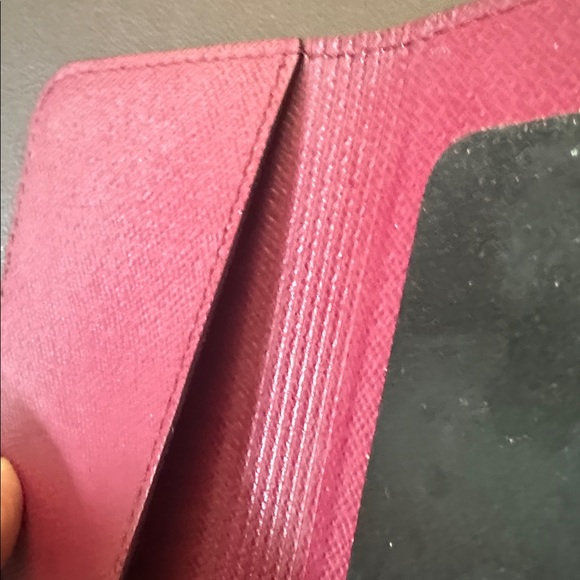 Louis Vuitton Textured deep red  Phone Case
See measurements to insure size. - Picture 5 of 11